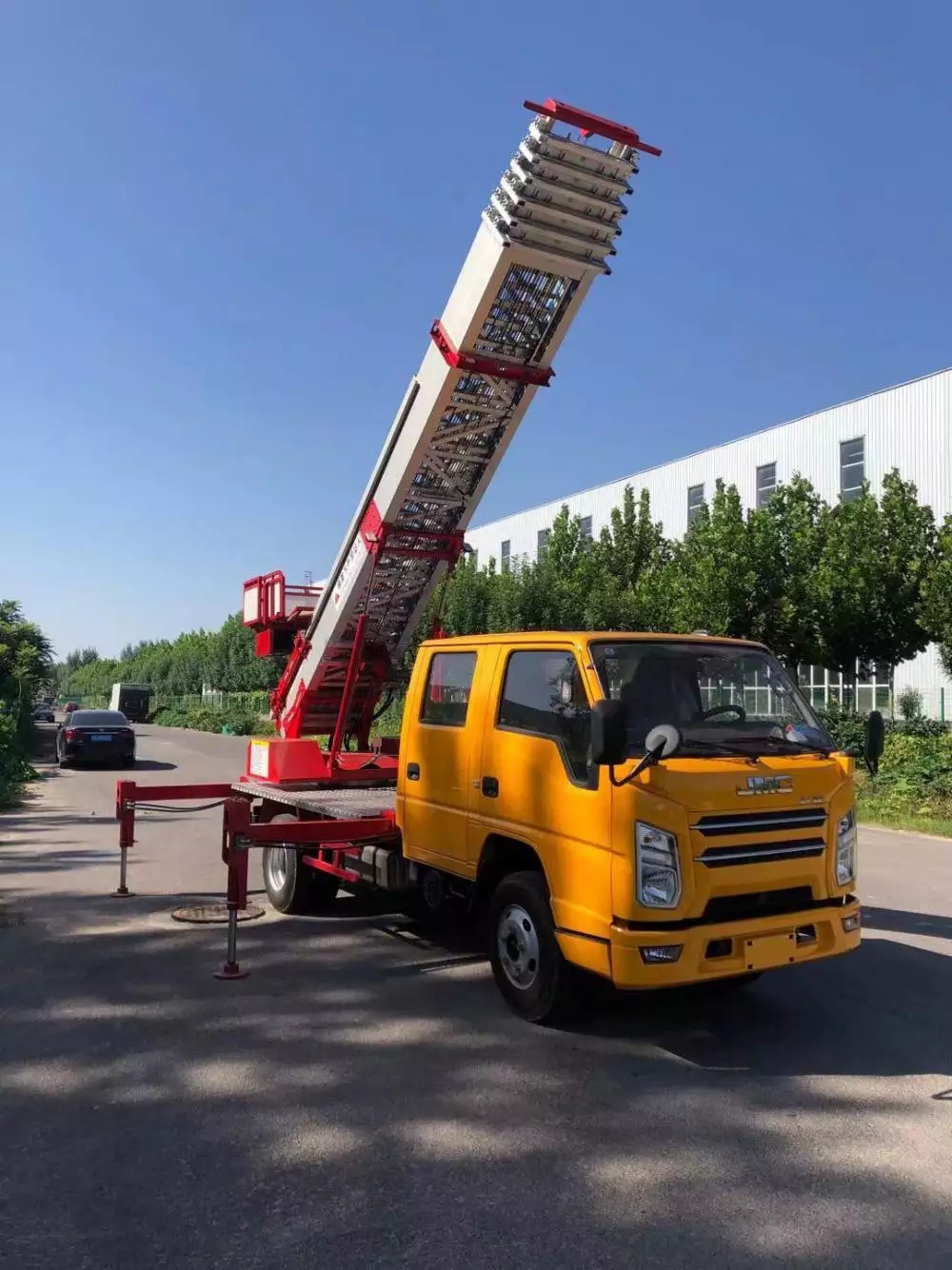 乐陵附近的云梯车出租服务：轻松解决高空作业需求